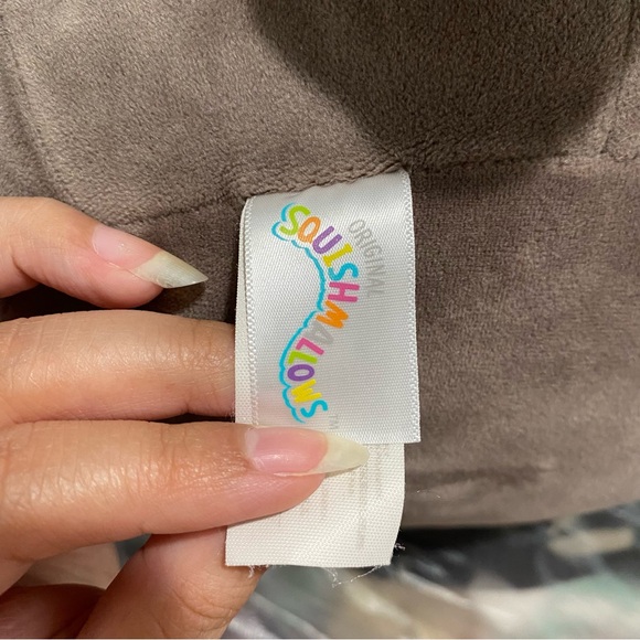 Asley the vulture Squishmallows EUC Claire’s exclusive limited edition - Picture 11 of 12